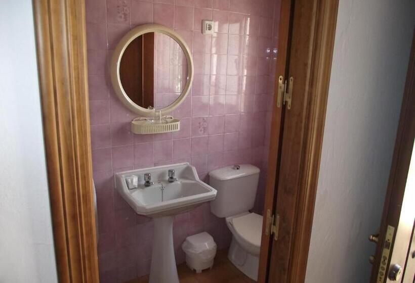 חדר סטנדרט לשלושה, Hostal El Canario
