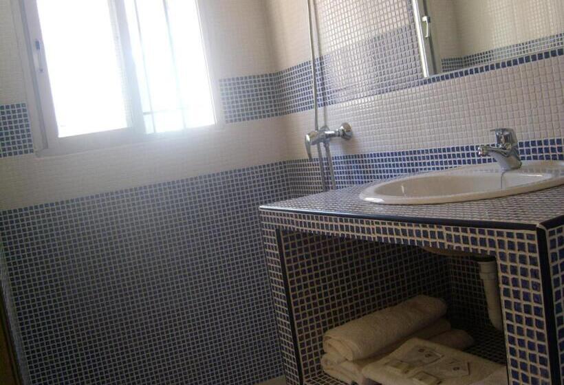 חדר סטנדרט לשלושה, Hostal El Canario