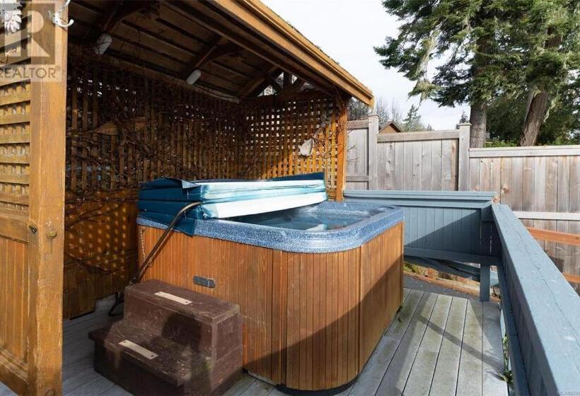 1间卧室的房子, Salty Towers Ocean Front Cottages