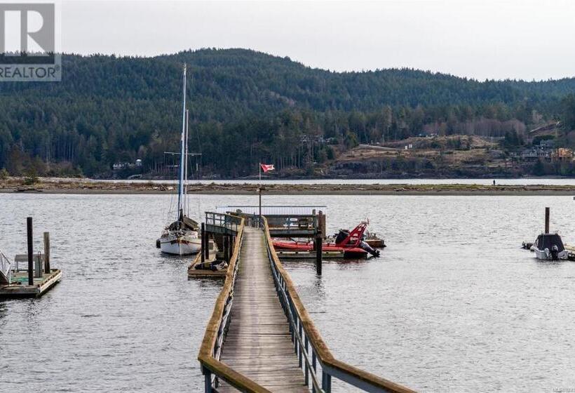 Standart Oda, Salty Towers Ocean Front Cottages