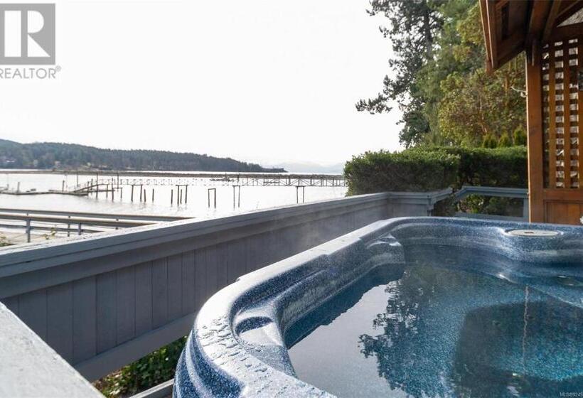 Standart Oda, Salty Towers Ocean Front Cottages