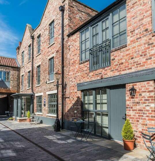 Студия Стандарт, The Lawrance Luxury Aparthotel   York