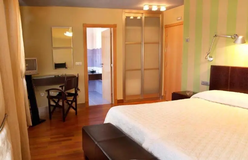 Standardrum, Hostal Fuentefria