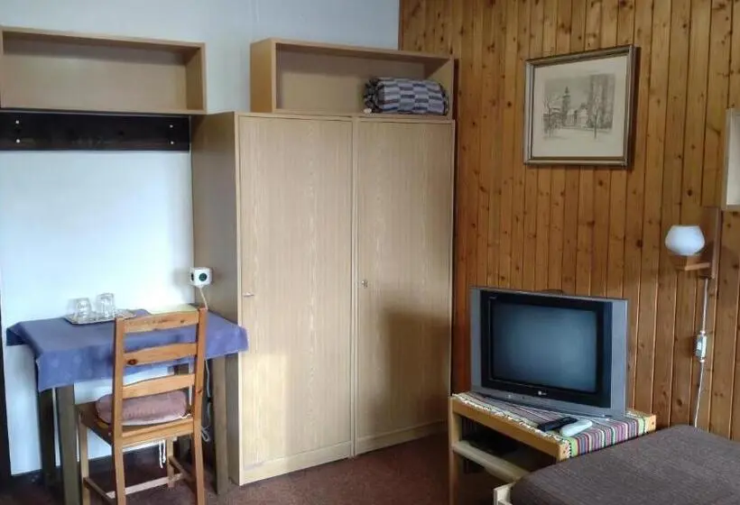 Standard Kolmen Hengen Huone, Penzión Encián