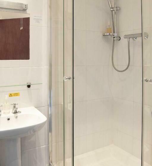 Camera Standard, Q Accommodation