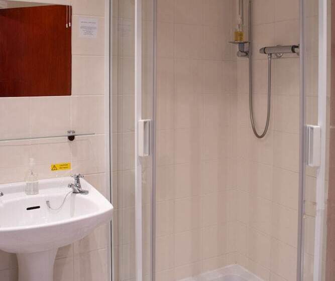 Camera Standard, Q Accommodation