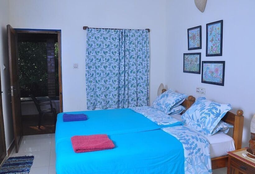 اتاق لوکس, Inn Pondiville Forest Retreat