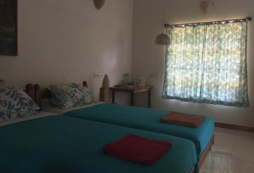 اتاق لوکس, Inn Pondiville Forest Retreat