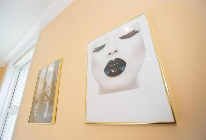 豪华房间, The Hadley