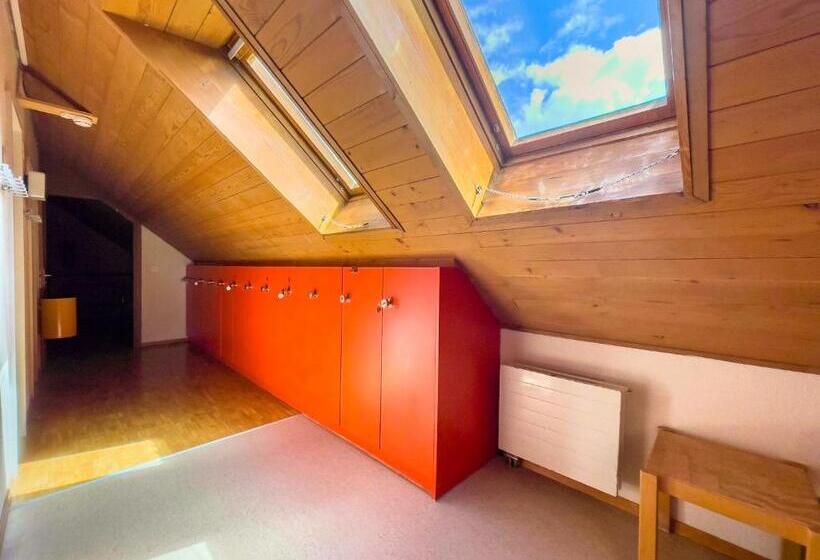 Кровать в Общей Комнате, Berggasthaus Tannalp