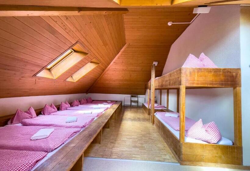 共用房间的床, Berggasthaus Tannalp