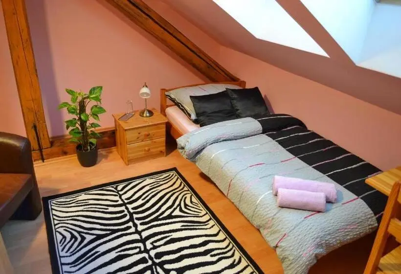 Standard Yhden Hengen Huone, Byron