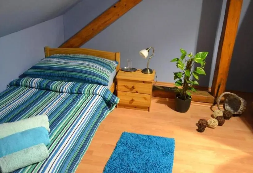 Standard Yhden Hengen Huone, Byron