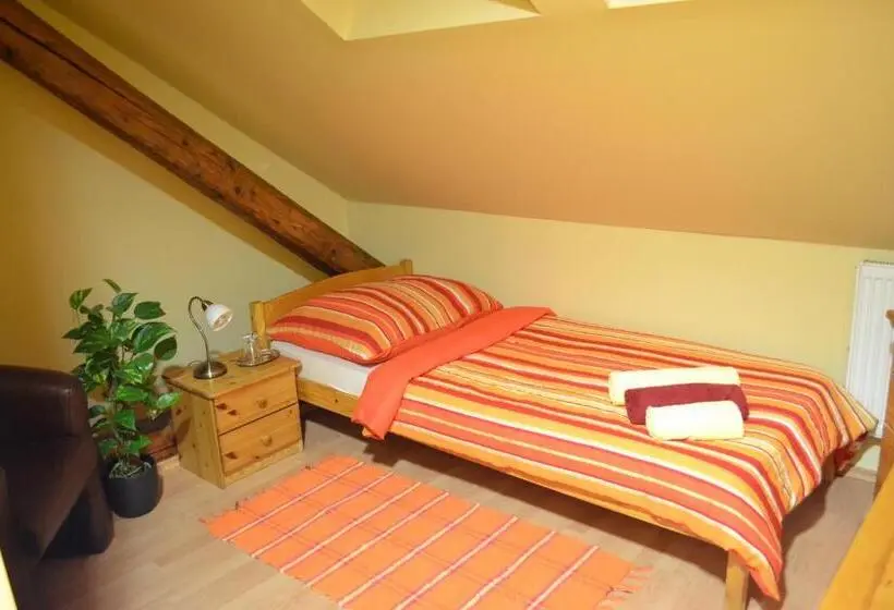 Standard Yhden Hengen Huone, Byron