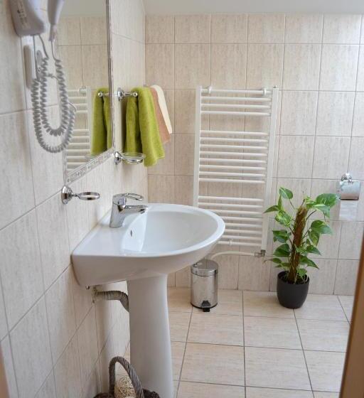 Номер Стандарт, Byron