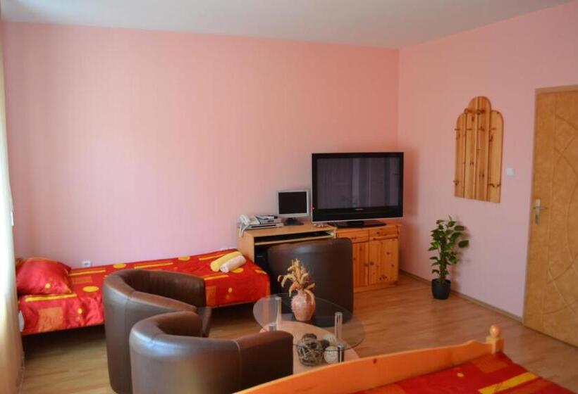 Полулюкс, Byron