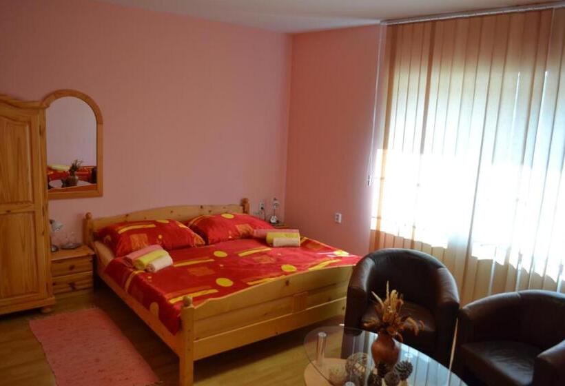 Полулюкс, Byron