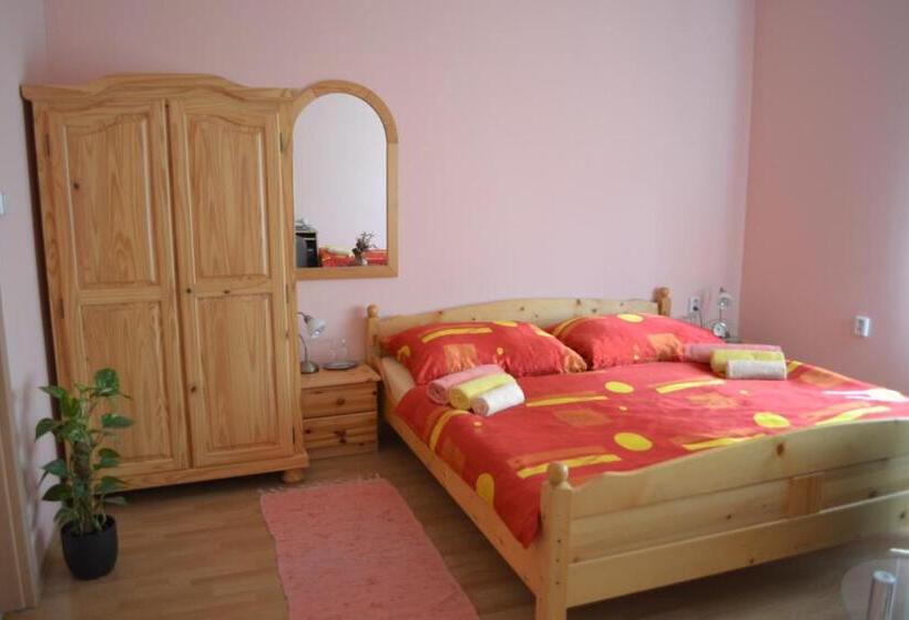 Полулюкс, Byron