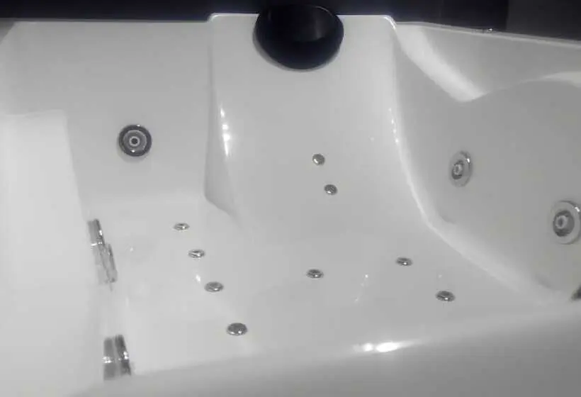 سوئیت با وان آب گرم, Hostal Ocana Manilva