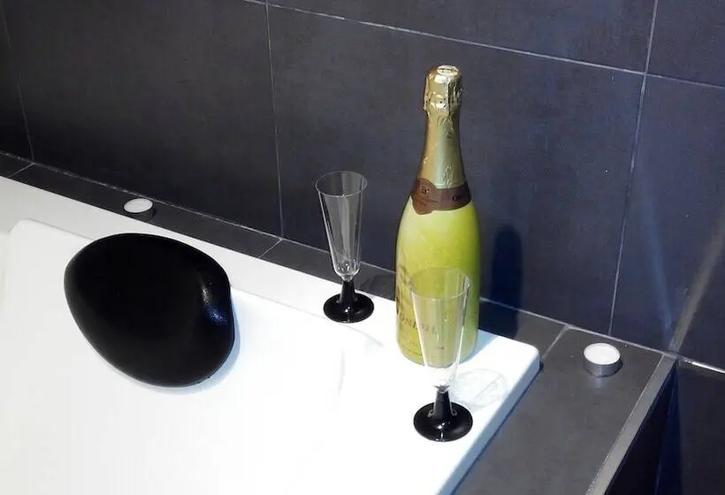 سوئیت با وان آب گرم, Hostal Ocana Manilva