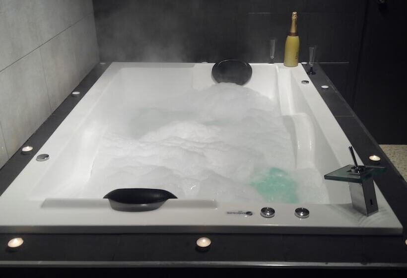 סוויטה עם ג'קוזי, Hostal Ocana Manilva