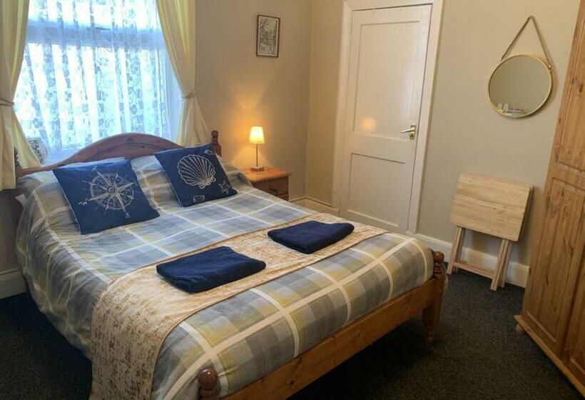 Номер Стандарт, Knighton Lodge