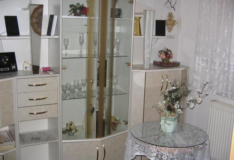 套房, Pension City