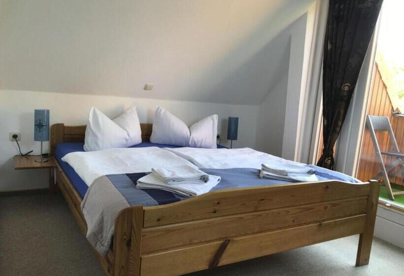 غرفة قياسية مزوَّدة بشُرفة, Pension Windrose