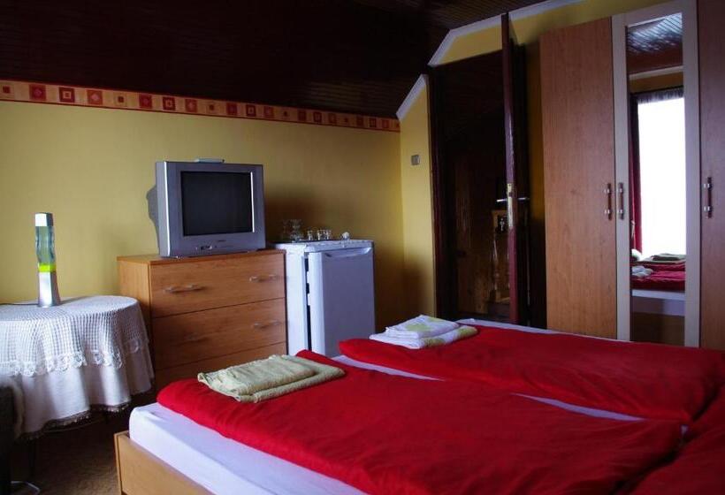 Апартаменты 3 Спальни, Horváth Kert Vendégház