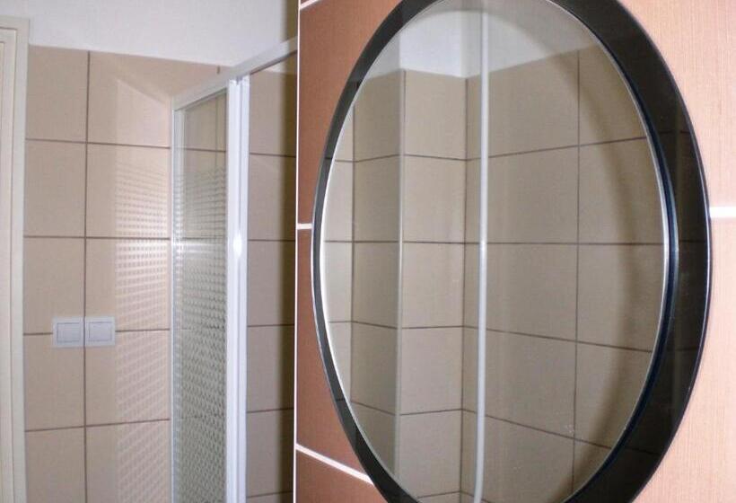 غرفة قياسية, Kurca Parti Vendégház