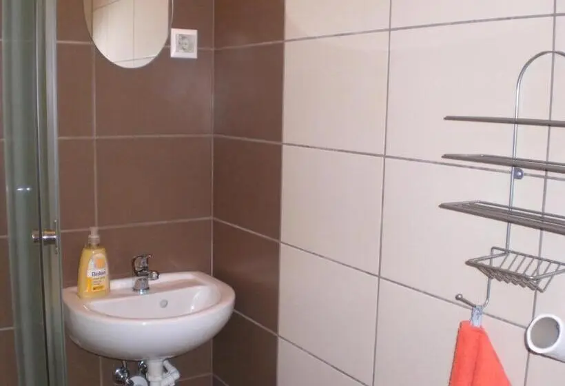 スタンダード5人部屋, Kurca Parti Vendégház