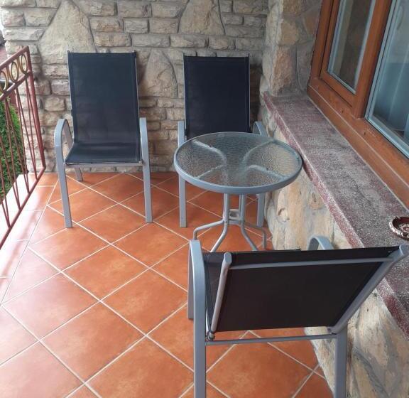 غرفة عائلية, Kurca Parti Vendégház