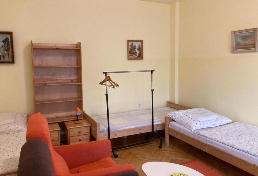 غرفة عائلية, Kurca Parti Vendégház