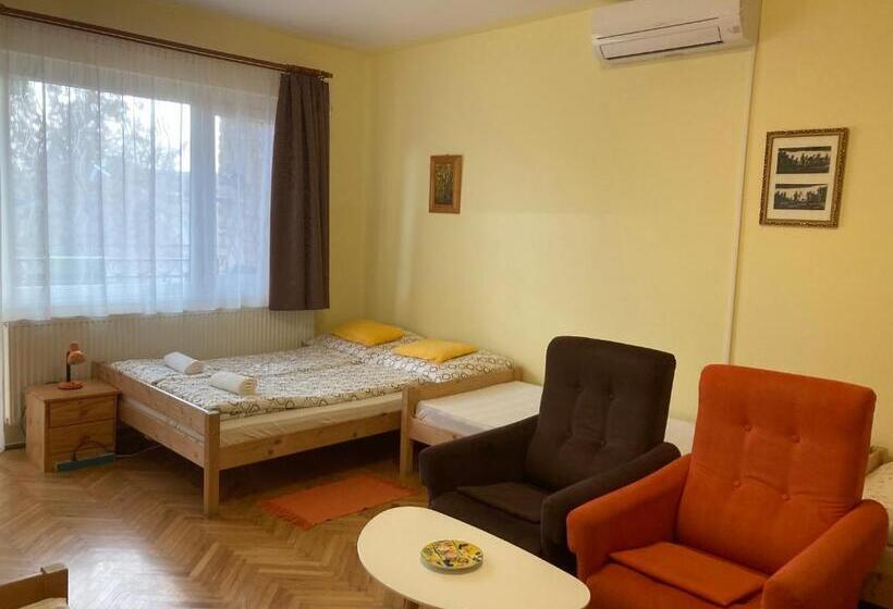 غرفة عائلية, Kurca Parti Vendégház