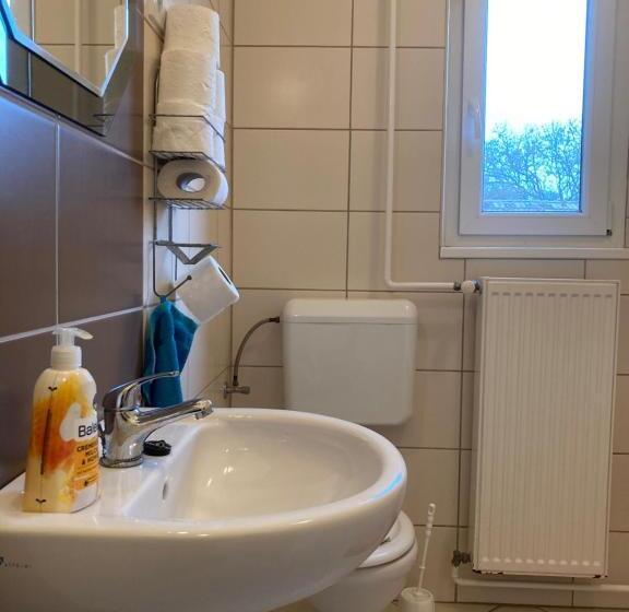 غرفة عائلية, Kurca Parti Vendégház