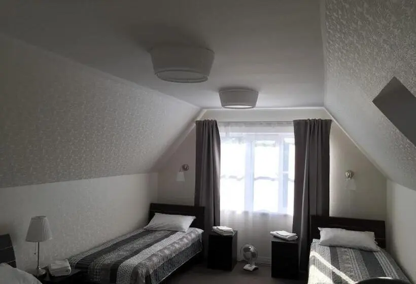 اتاق استاندارد سه نفره, Tiigi Accommodation