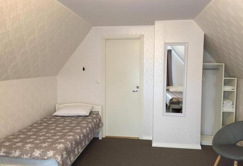 اتاق استاندارد سه نفره, Tiigi Accommodation