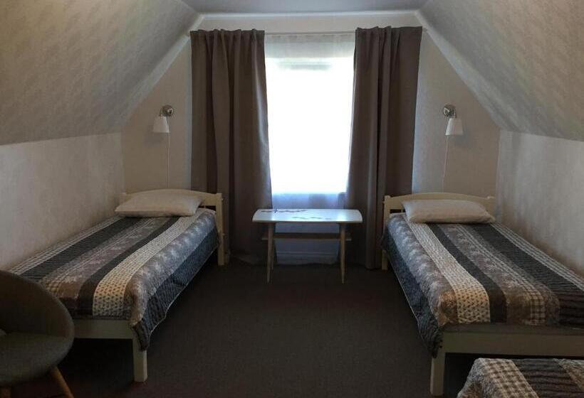 اتاق استاندارد سه نفره, Tiigi Accommodation