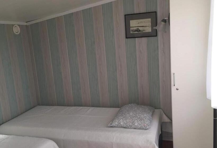 اتاق استاندارد یک نفره, Tiigi Accommodation