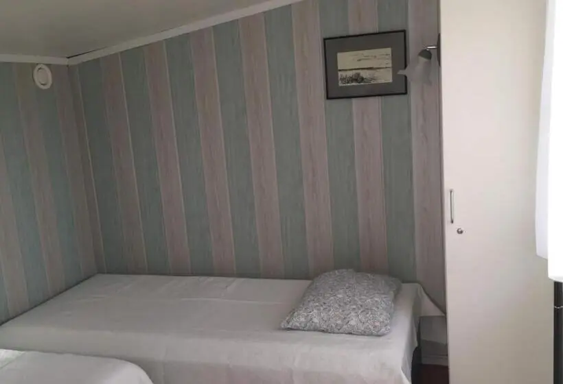 اتاق استاندارد یک نفره, Tiigi Accommodation