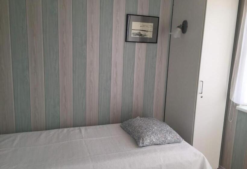 اتاق استاندارد یک نفره, Tiigi Accommodation