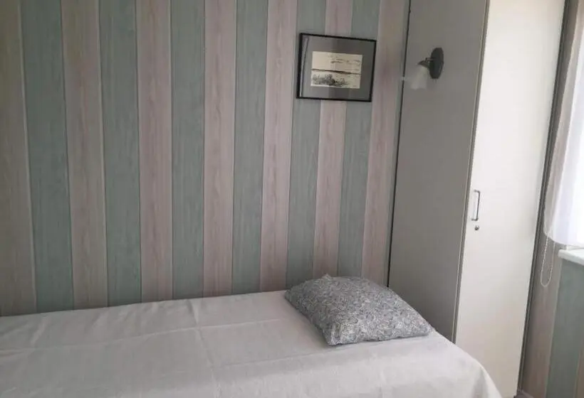 اتاق استاندارد یک نفره, Tiigi Accommodation