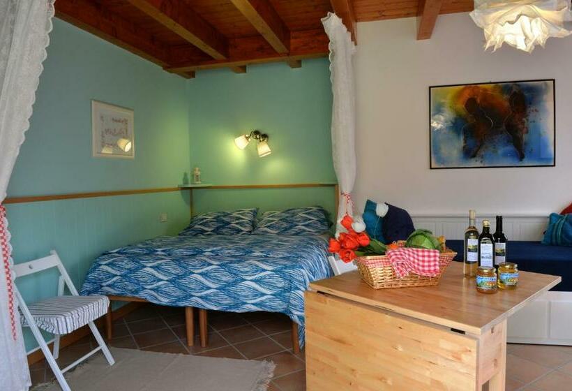 חדר סטודיו סטנדרד, Il Laghello Di Amina