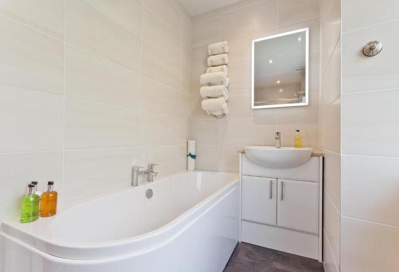 패밀리 룸, The Glen Guest House