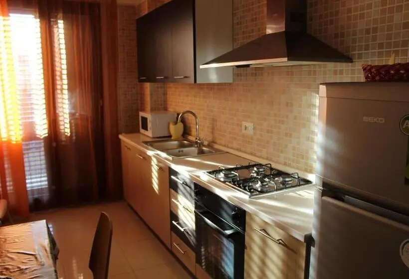 Huoneisto 1 Makuuhuone Parveke, Residence Ideal