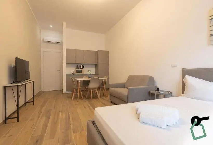 Standard-studio, Hotiday Torino Principi