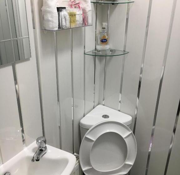 شقة غرفتين, Ardern