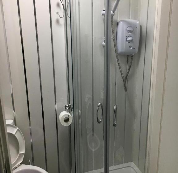 شقة غرفتين, Ardern