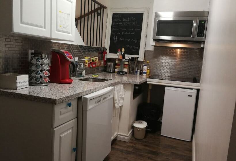 اتاق لوکس با چشمانداز باغ, Margie Townhome Suites