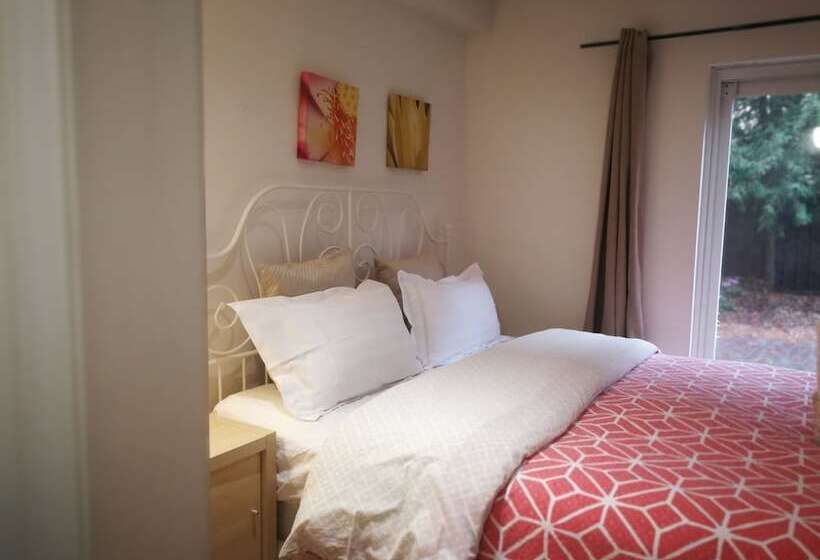 اتاق لوکس با چشمانداز باغ, Margie Townhome Suites